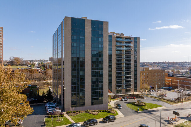 Building Photo - Parkway Towers