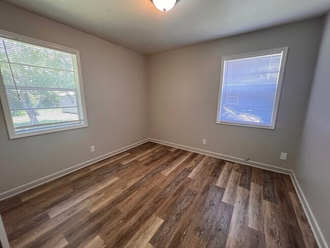 Building Photo - 5605 Mahalia Dr