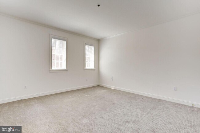 Building Photo - 2229 Bancroft Pl NW
