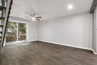 Building Photo - 5330 Balcones Dr