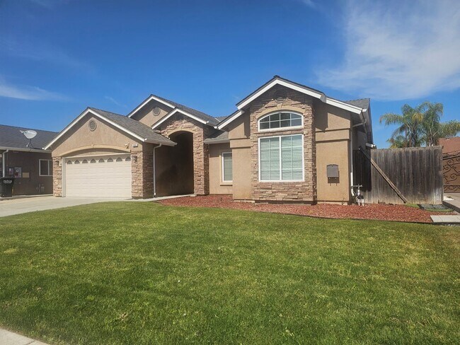 Foto del edificio - 4 Bedroom 2 Bath