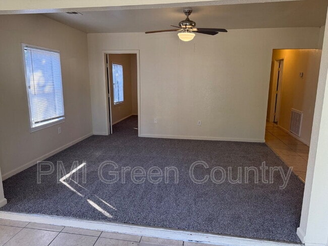 Building Photo - 610 E Xyler St