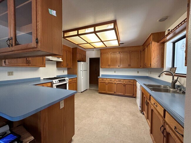 Building Photo - 75 Wattles Way, Oroville
