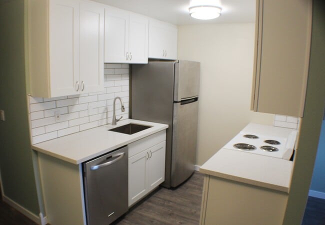 Kitchen - 5130 SE Foster Rd