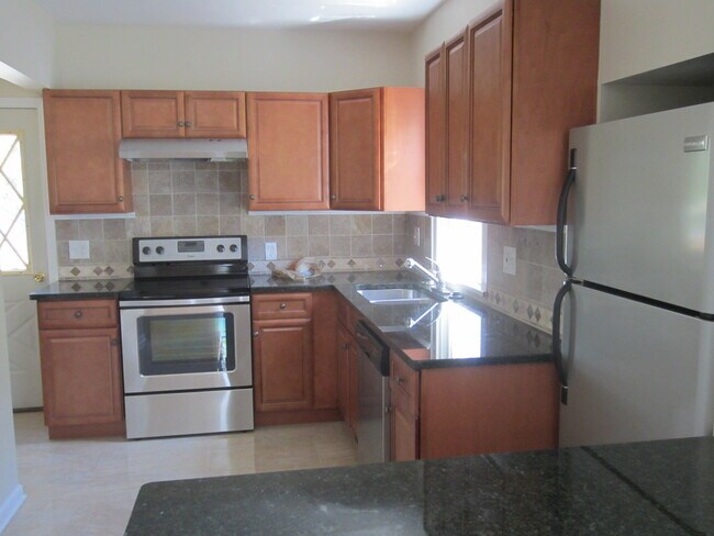 Foto del edificio - Updated 2 Bedroom 2.5 Bath in Pleasant Ridge Inc. Finished Basement with Bonus Room