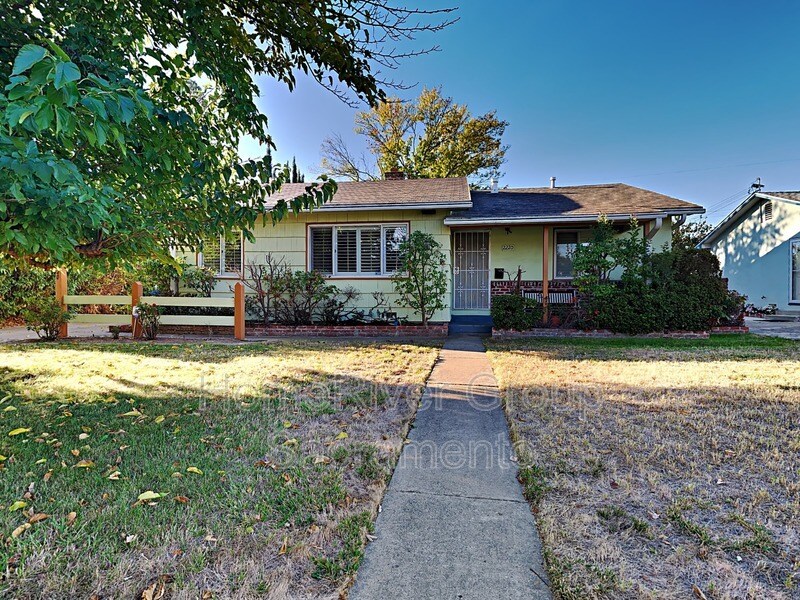 Primary Photo - 2220 22nd Ave