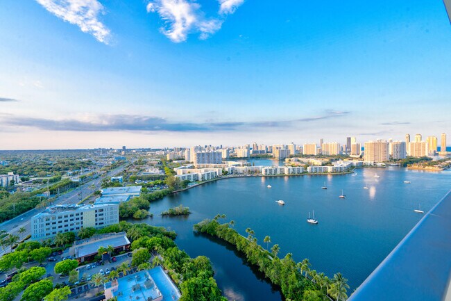Foto del edificio - 17301 Biscayne Blvd