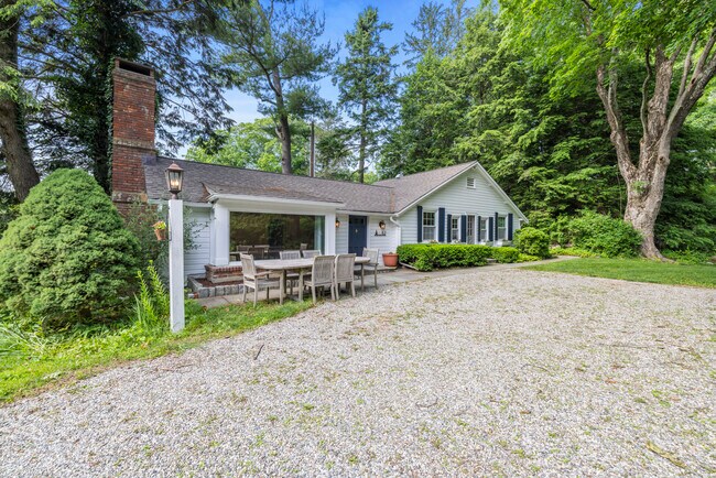 Foto del edificio - 62 Pound Ridge Rd