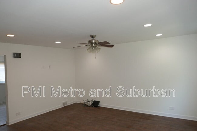 Building Photo - 5 E Judith Ann Dr