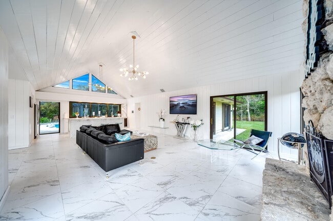 Building Photo - 583 Rambling Dr Cir