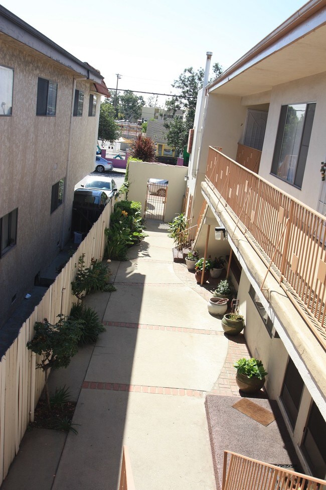 12111 Pacific Ave Unit 8, Los Angeles, CA 90066 Apartment for Rent in