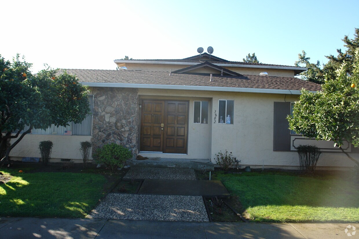 Primary Photo - 3802 Moorpark Ave