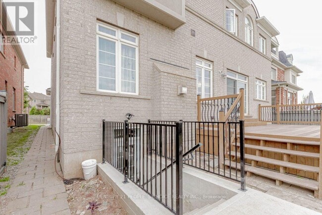 Building Photo - 4 Cachet Ct