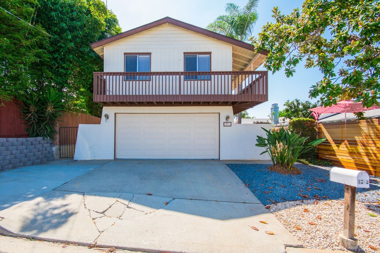 Foto principal - 4 bed, 3 bath located in Fire Mountain nei...