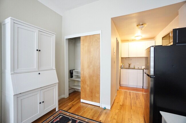 Foto del edificio - 308 W 105th St