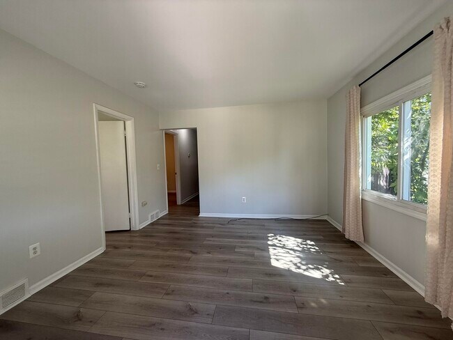 Foto del edificio - 23090 Powell Ave