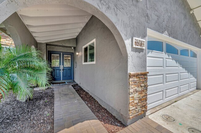 Building Photo - Stunning Home in San Marcos