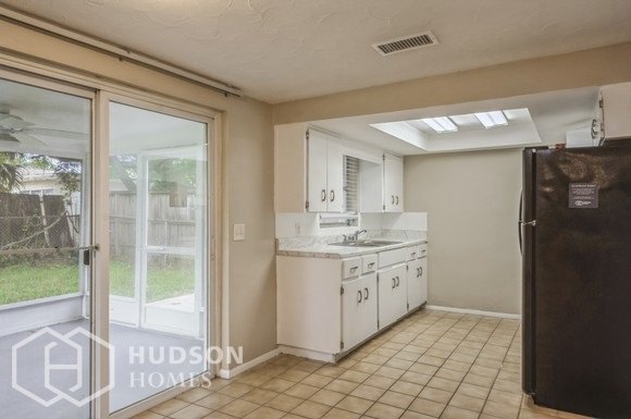 Building Photo - NOW AVAILABLE! 6216 7th Ave, New Port Rich...