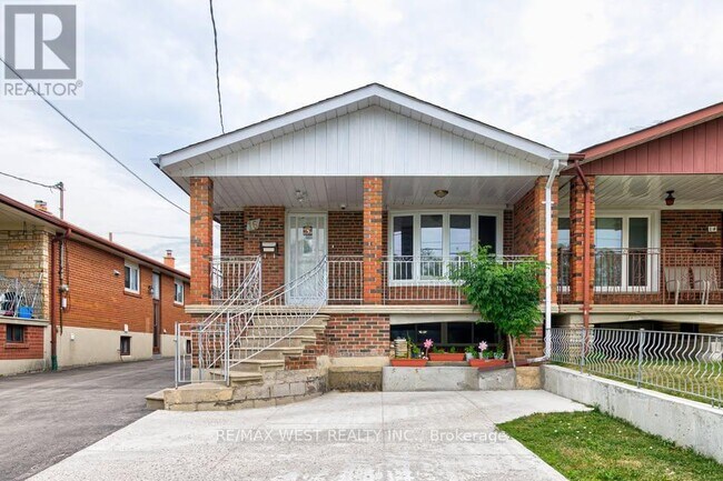 Building Photo - 16 Hasbrooke Dr
