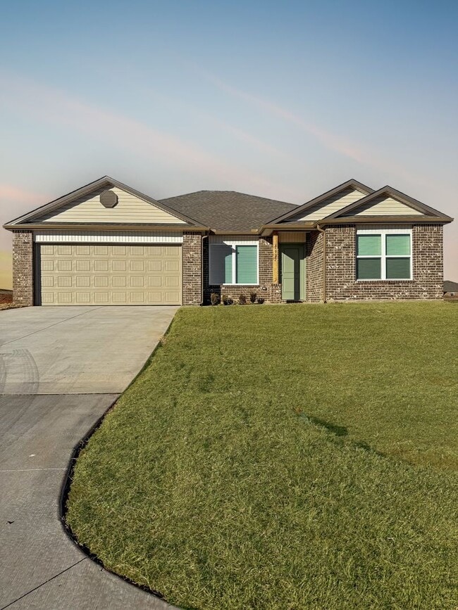 Building Photo - 2922 E Wells Ave