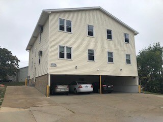Building Photo - 208 W Irving St