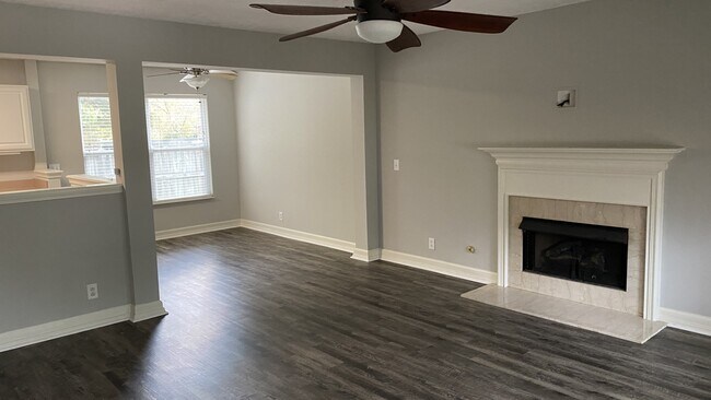 Entry - 100 Bridle Ct
