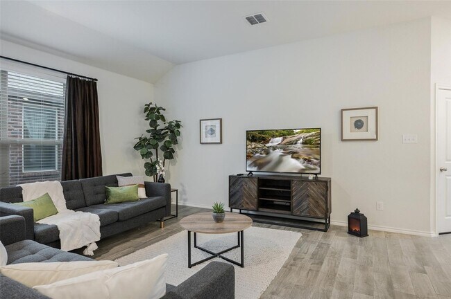 Foto del edificio - 1916 Emilia Dr