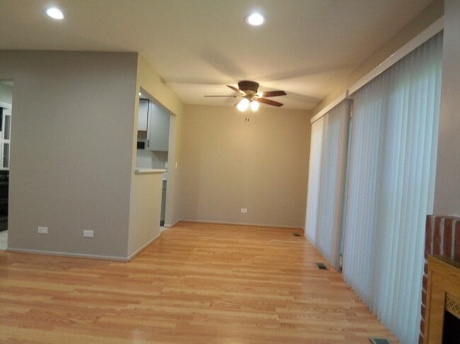 Building Photo - 1546 Williamsburg Dr