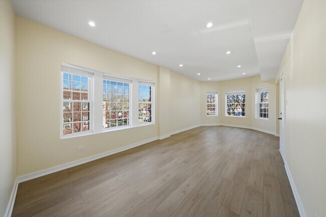 Foto del edificio - 4957 W Superior St