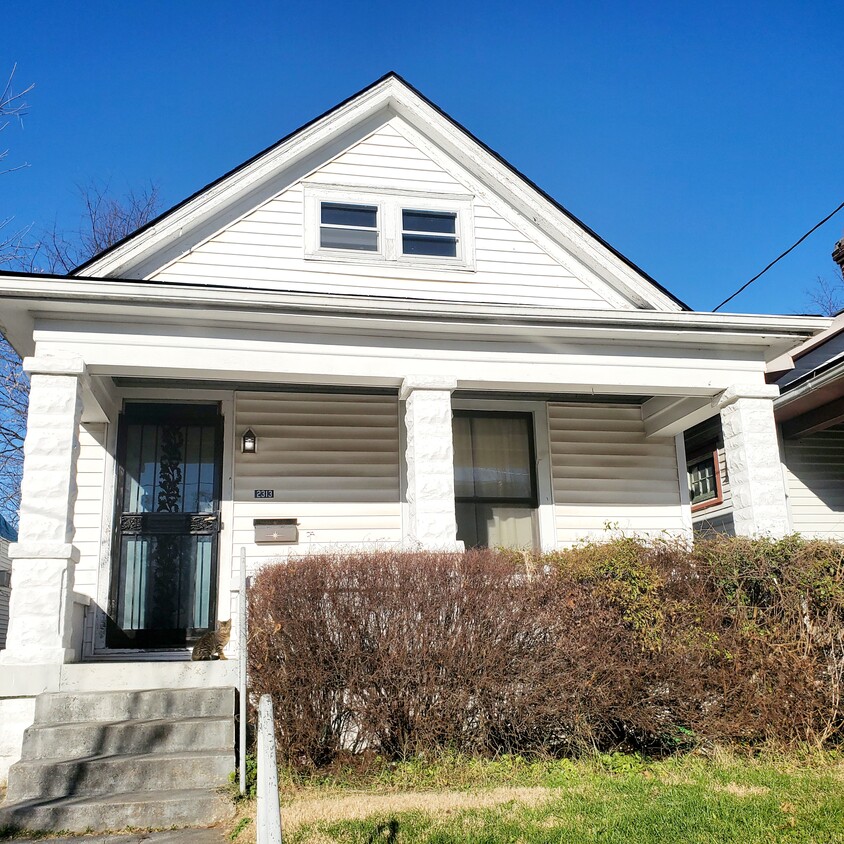 Front porch - 2313 W Oak St