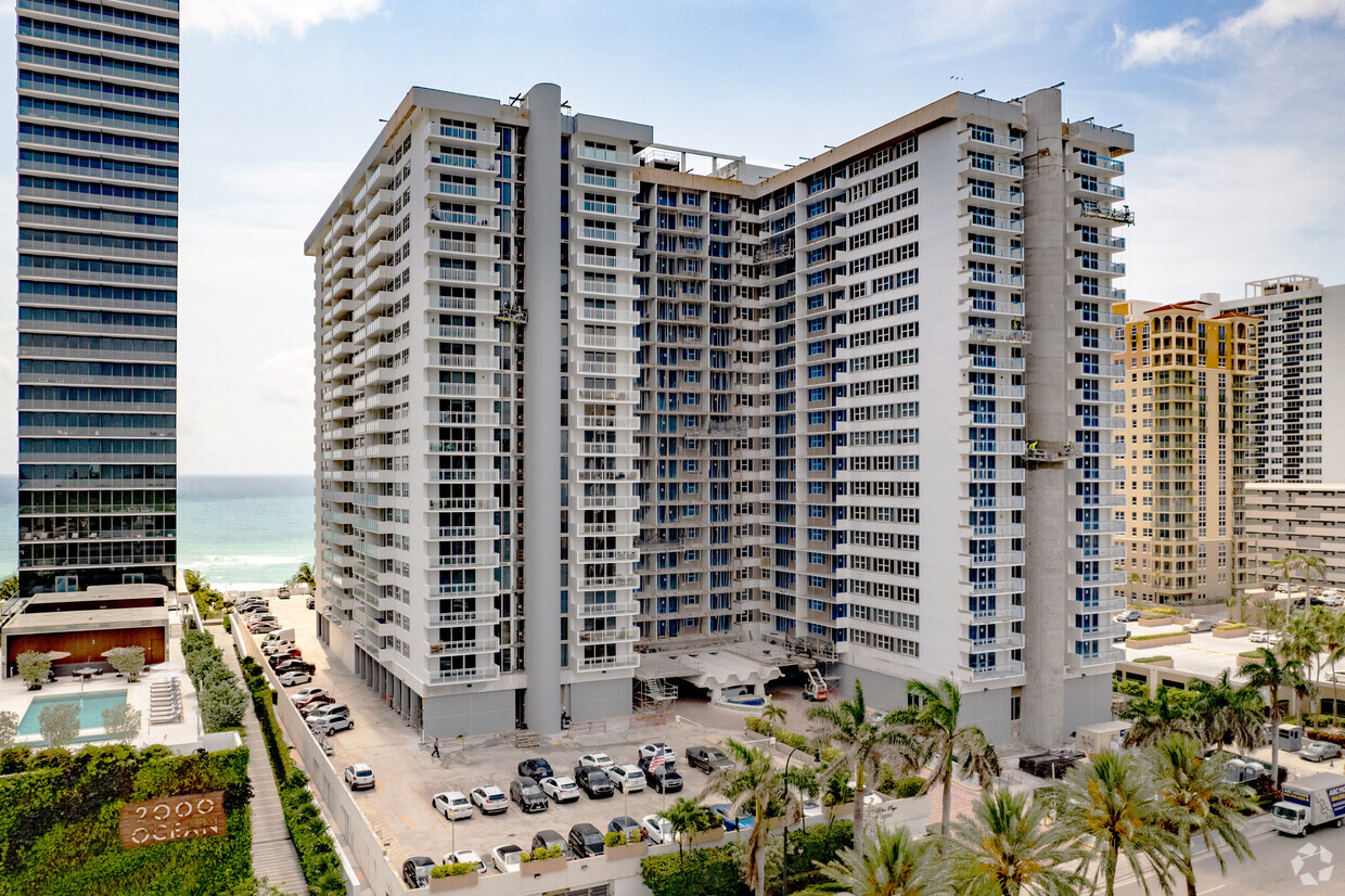 Primary Photo - Parker Plaza Estates