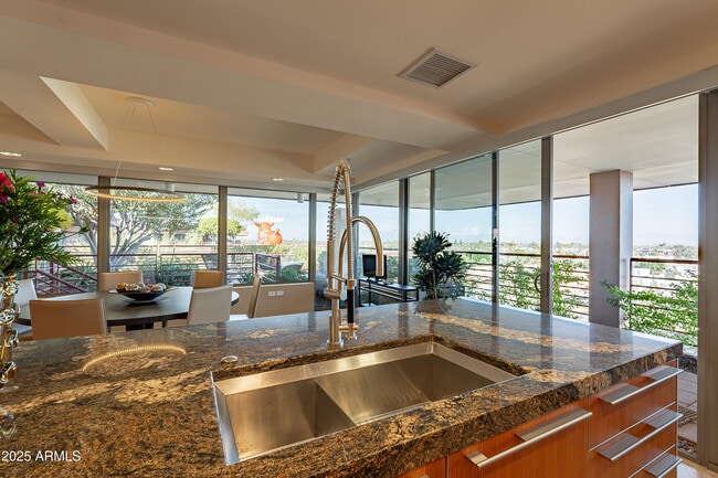 Foto del edificio - 7167 E Rancho Vista Dr