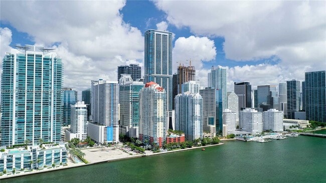 Foto del edificio - 1200 Brickell Bay Dr
