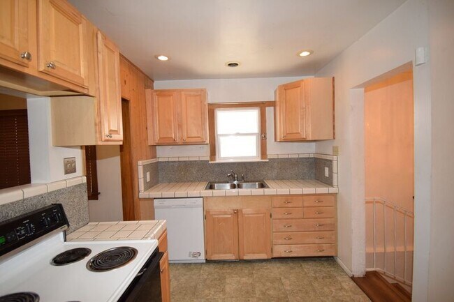 Building Photo - 1694 E 3300 S