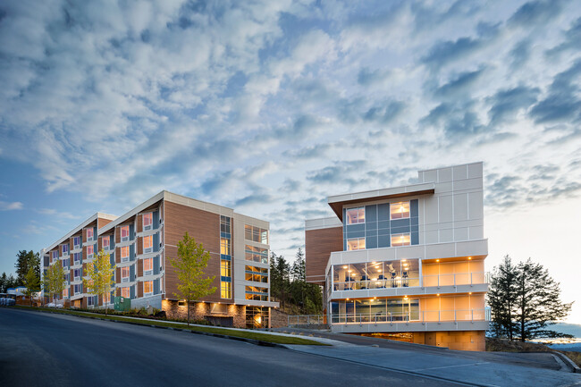 Building Photo - 842 Academy Way