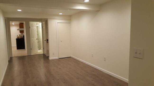 Foto del edificio - 2821 Bellevue Way SE