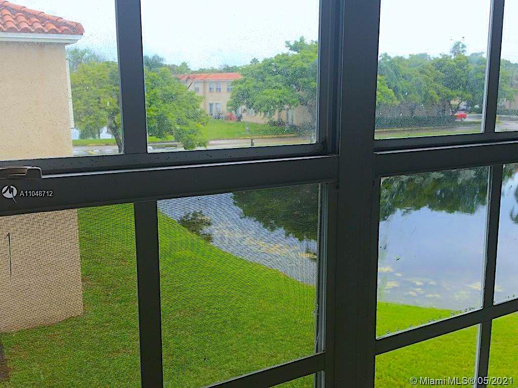 Foto principal - 8630 SW 3rd St