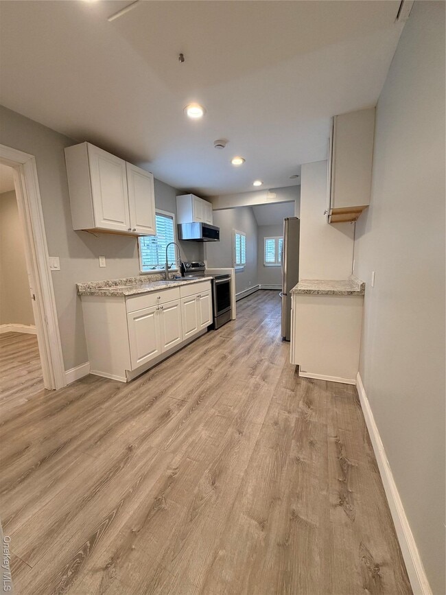 Building Photo - 5 Bristol St