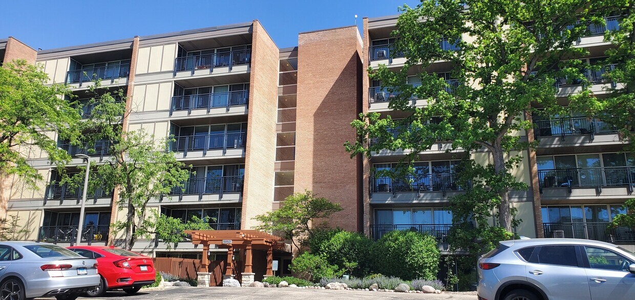 Foto principal - 5950 Oakwood Dr