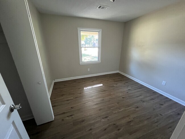 Foto del edificio - 3751 Robinson Dr.