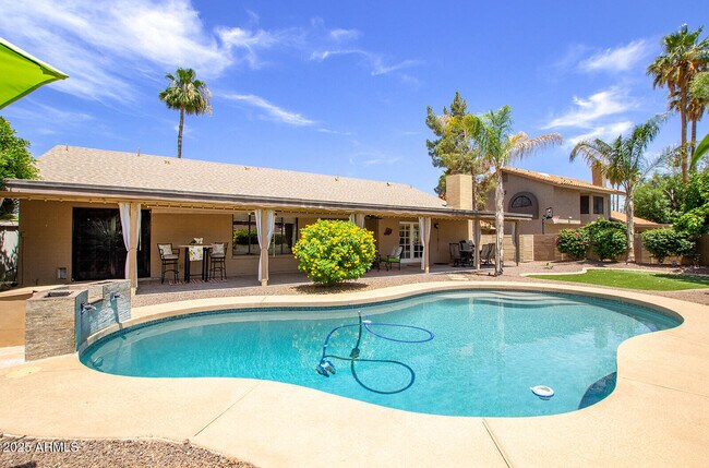 Foto del edificio - 15640 N 55th St