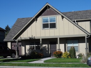 Building Photo - 675 N 15th Ave