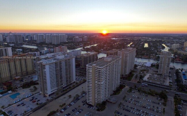 Foto del edificio - 1980 S Ocean Dr