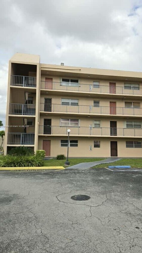 Foto principal - 13707 Kendale Lakes Cir