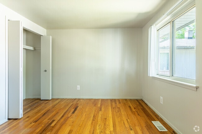 3 BR, 1.5 BA - Townhouse - Parklane Townhouses