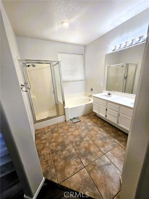 Foto del edificio - 25212 Hemlock Ave