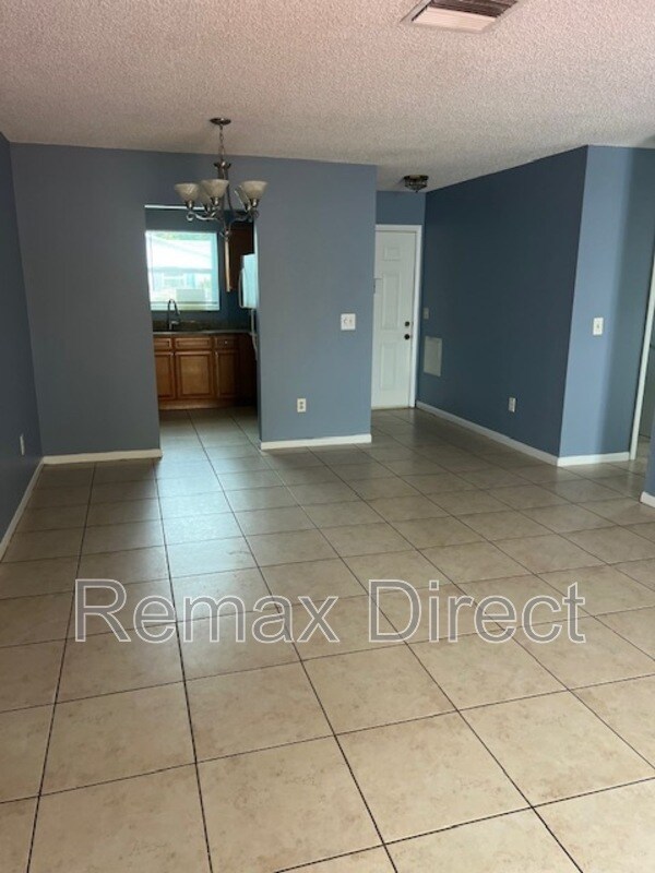 Building Photo - 2675 lakehaven road w