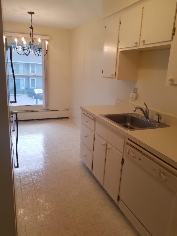 Building Photo - 930 6th St S