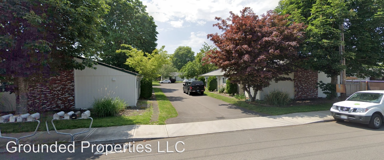 533555 N Cedar St, Canby, OR 97013 Room for Rent in Canby, OR