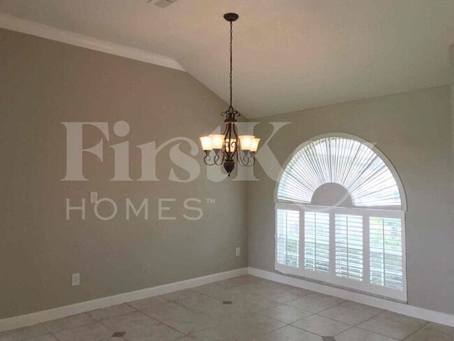 Building Photo - 3600 Molona Dr